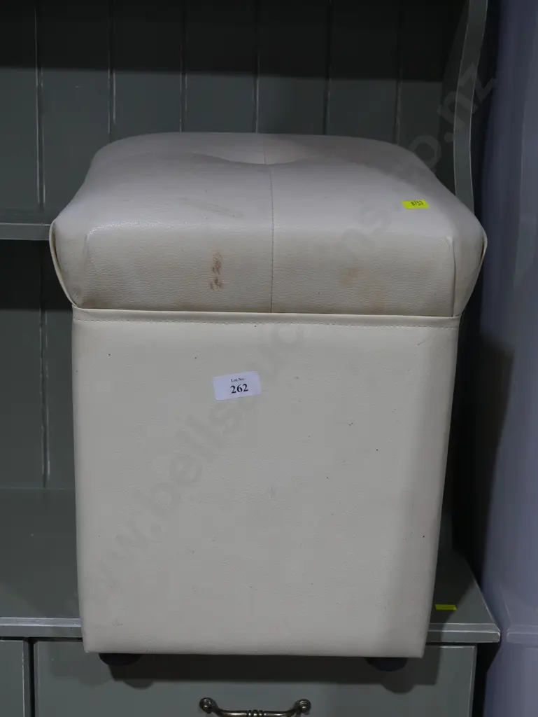 Stool Image 1++