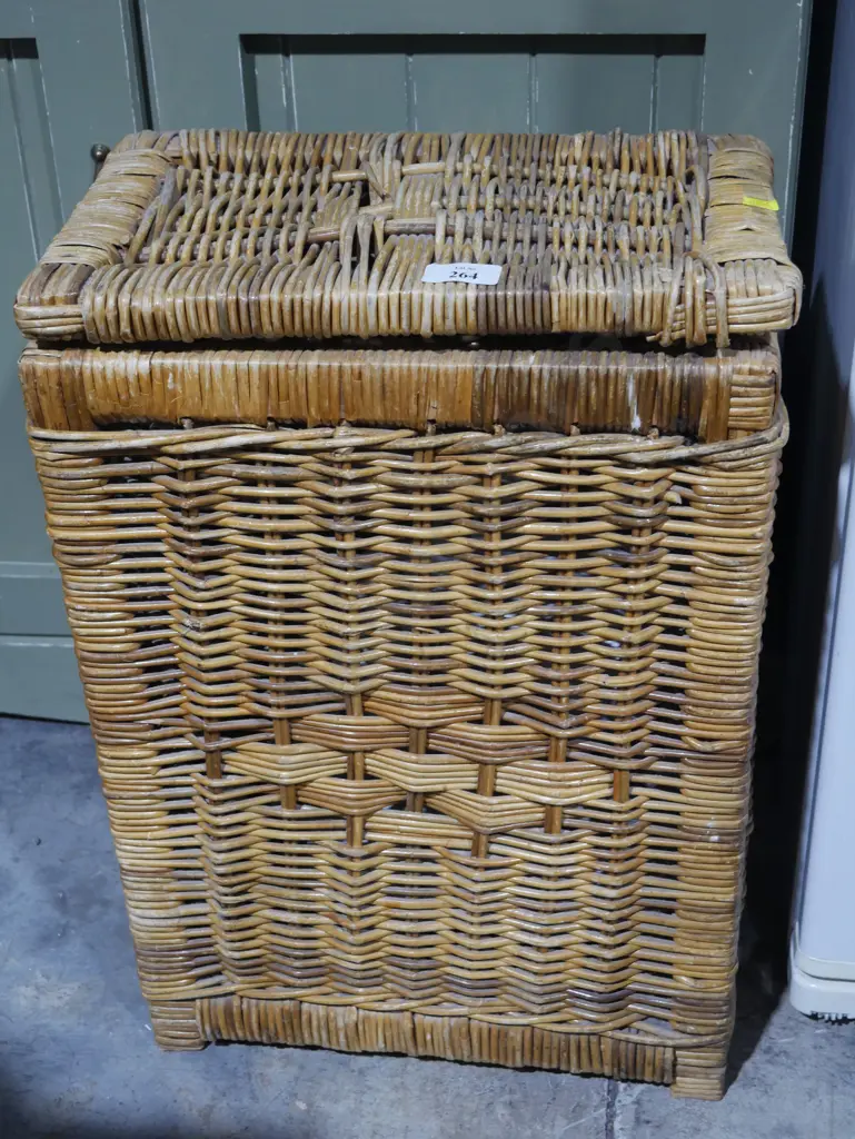 Cane basket and 2 fan heaters Image 1++
