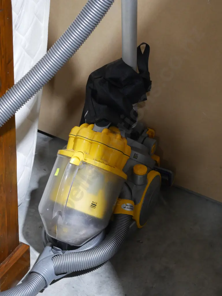 Dyson vacuum Image 1++