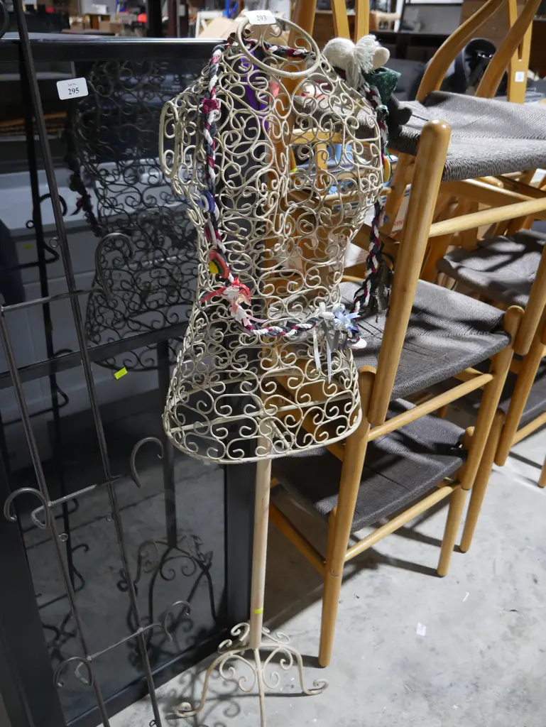 Wire mannequin Image 1++