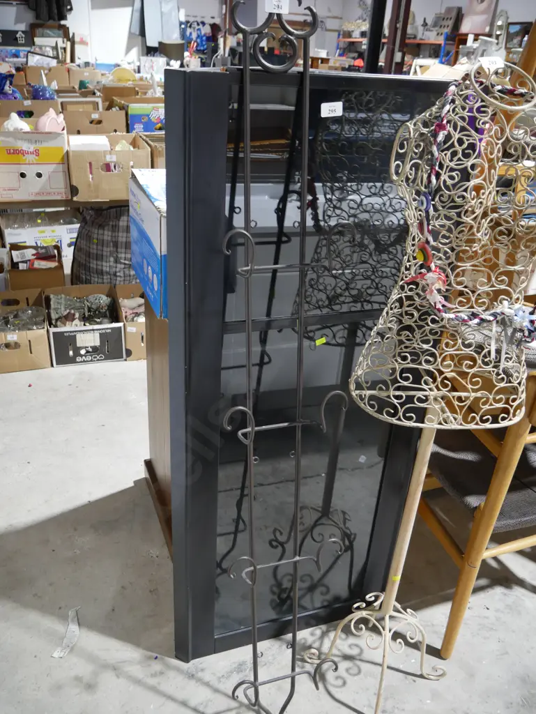 Wrought iron plate rack Image 1++