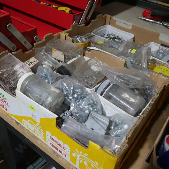 Nuts bolts rivots