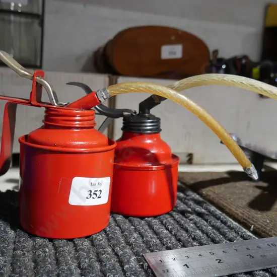 2 oil cans