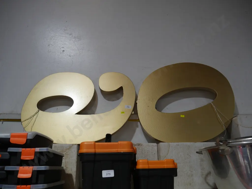 9 and 0 signs Image 1++