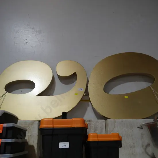 9 and 0 signs