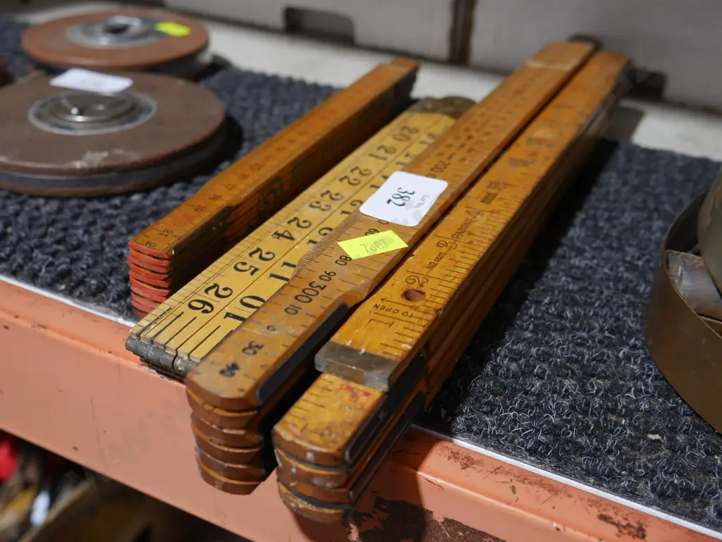 Folding wooden rulers Image 1++