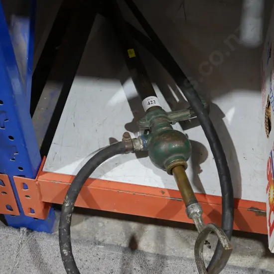 Stirrup pump
