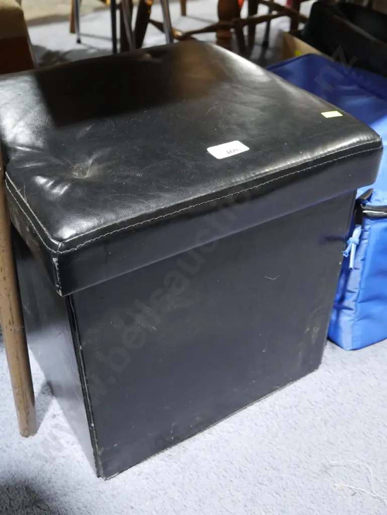 Leather stool Image 1++