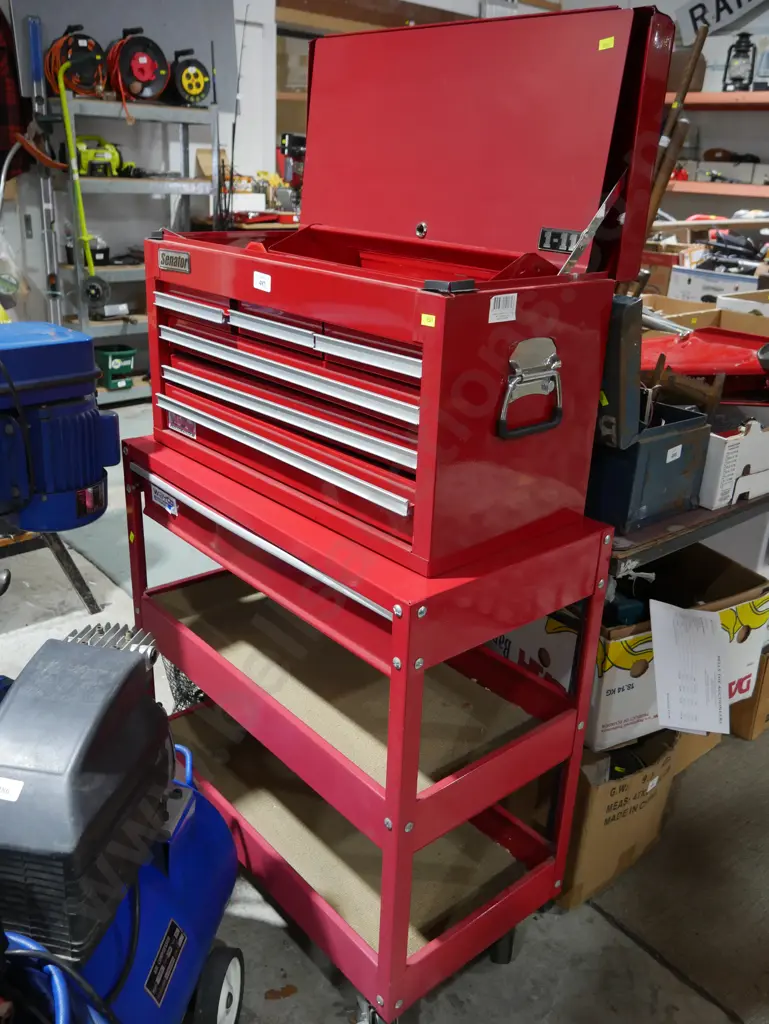 Tool trolley and box Image 1++