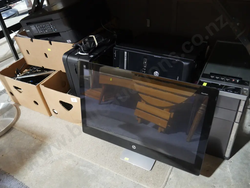 Large assortment of computer equipment Image 1++