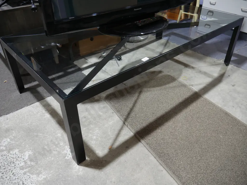 Large glass top coffee table Image 1++