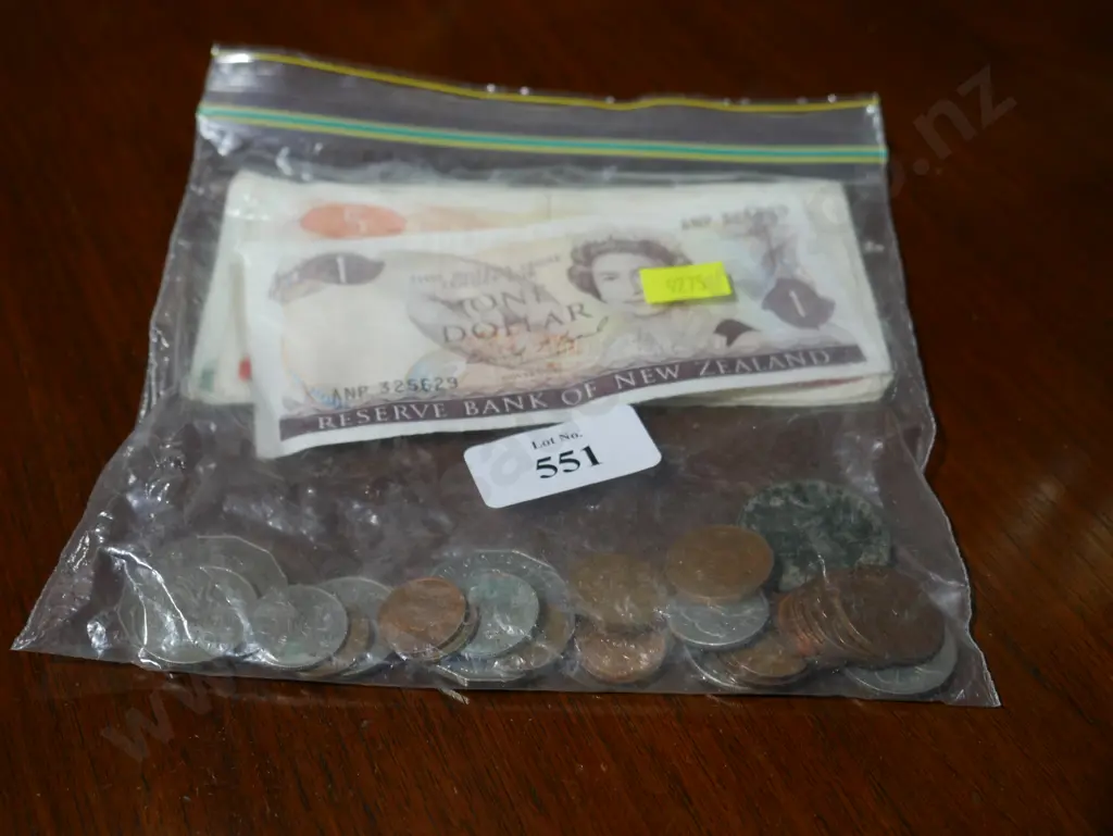 Coins, 3 NZ bank notes Image 1++