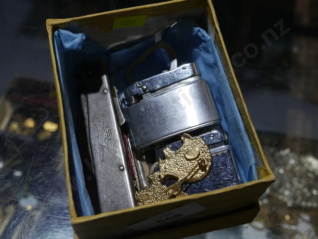 Pocket knives, lighter etc Image 1++