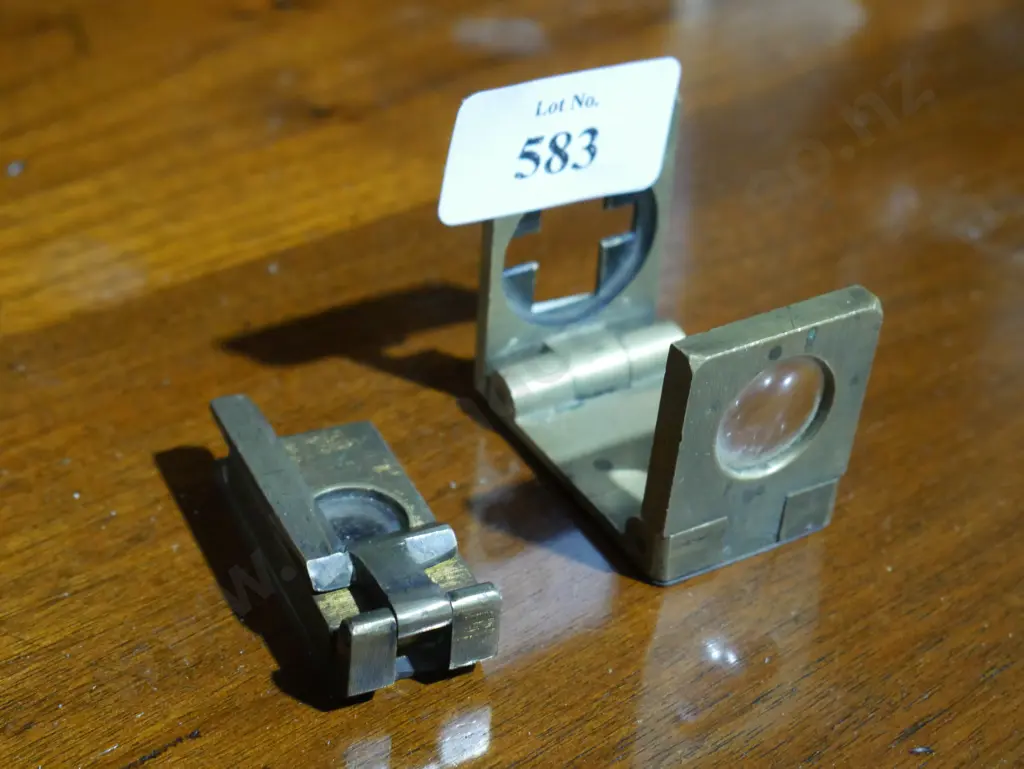 2 magnifiers Image 1++