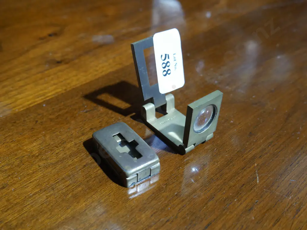 2 magnifiers Image 1++