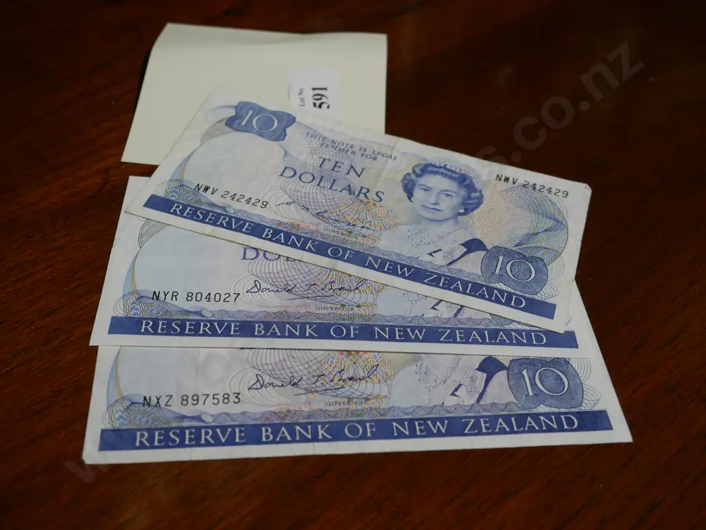 3 $10 NZ notes Image 1++