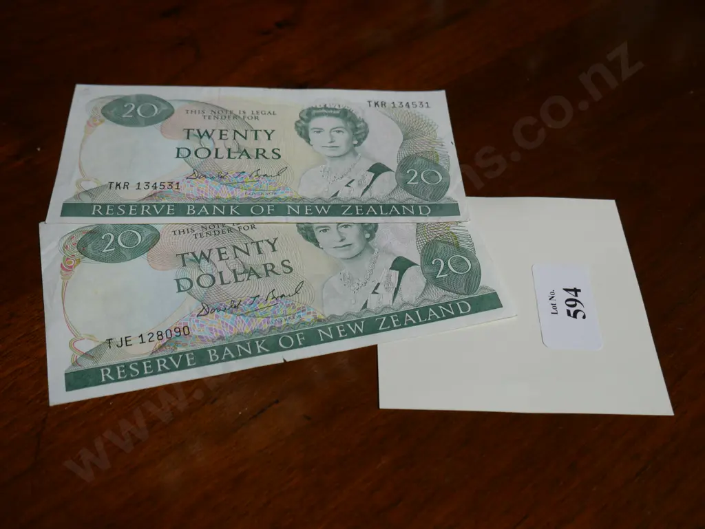 2 $20 NZ notes Image 1++