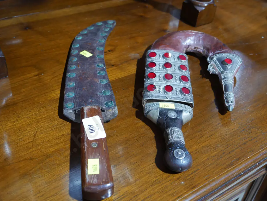 2 ornate daggers Image 1++