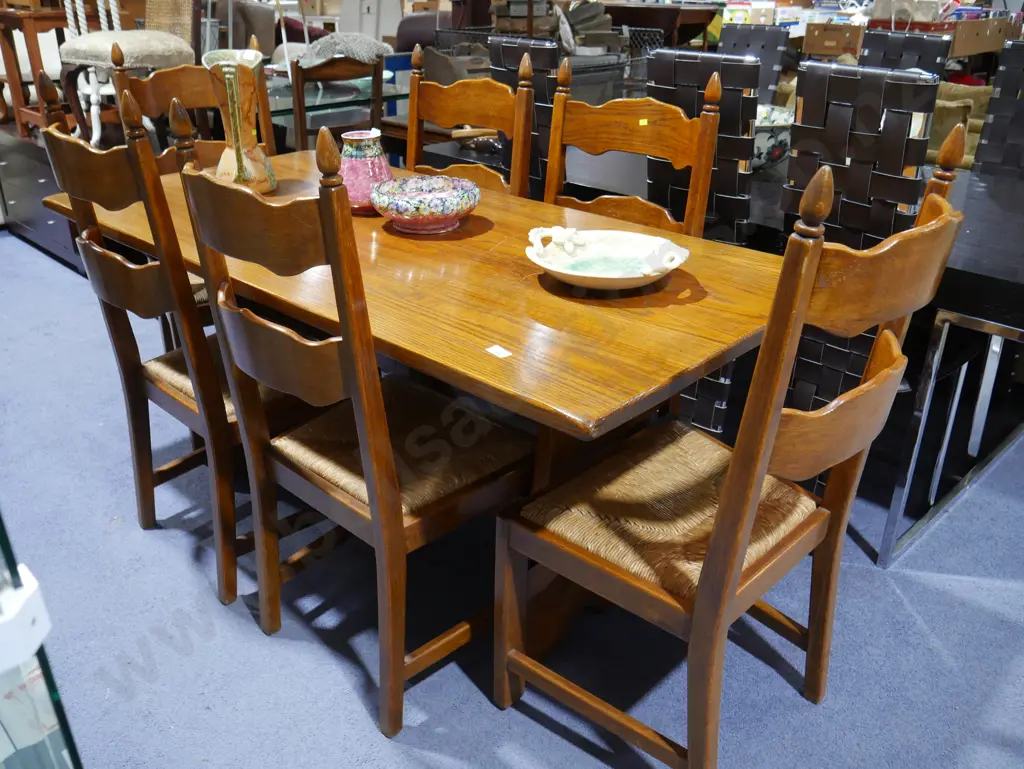 Dining table and 6 chairs Image 1++