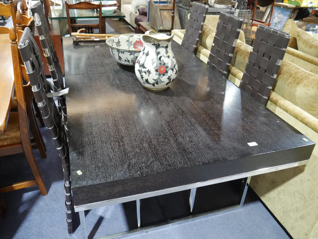Dining table and 6 chairs Image 1++