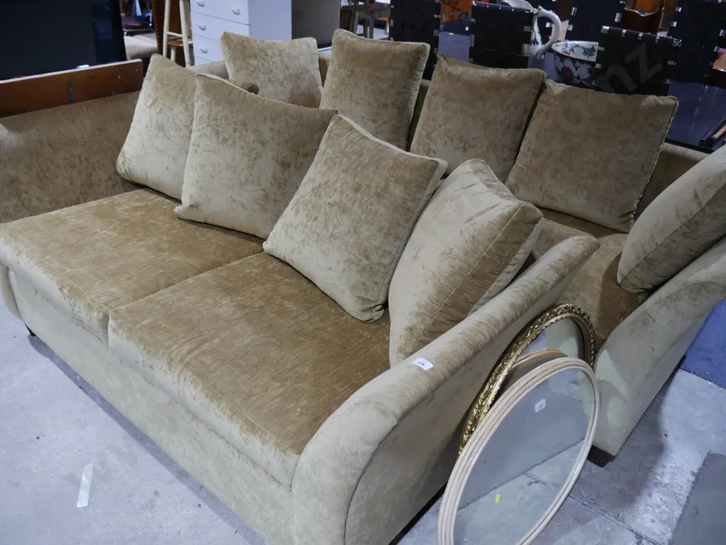 3 seater and 2 seater settee Image 1++