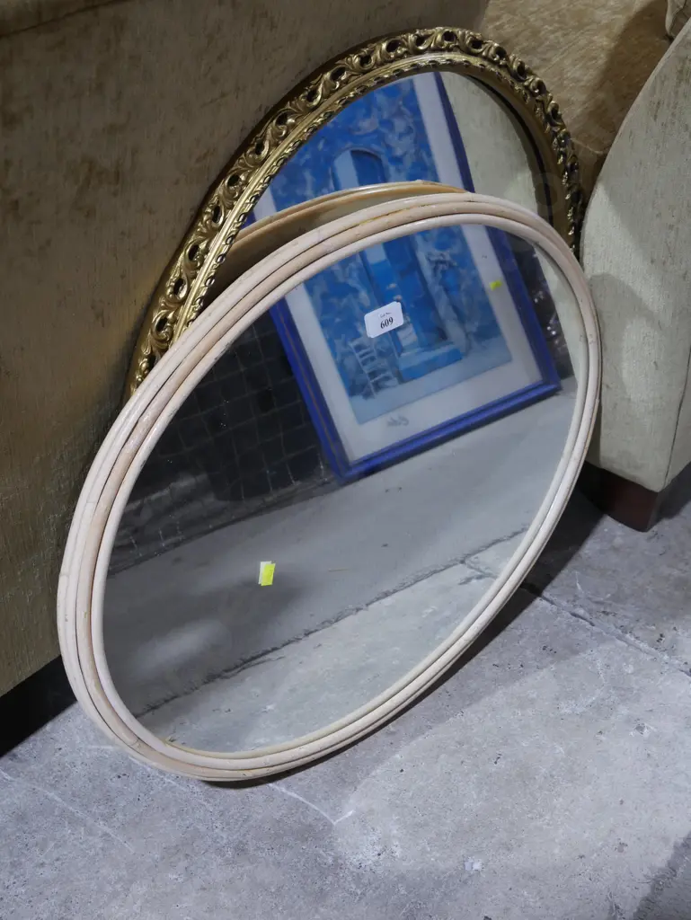 2 oval mirrors Image 1++