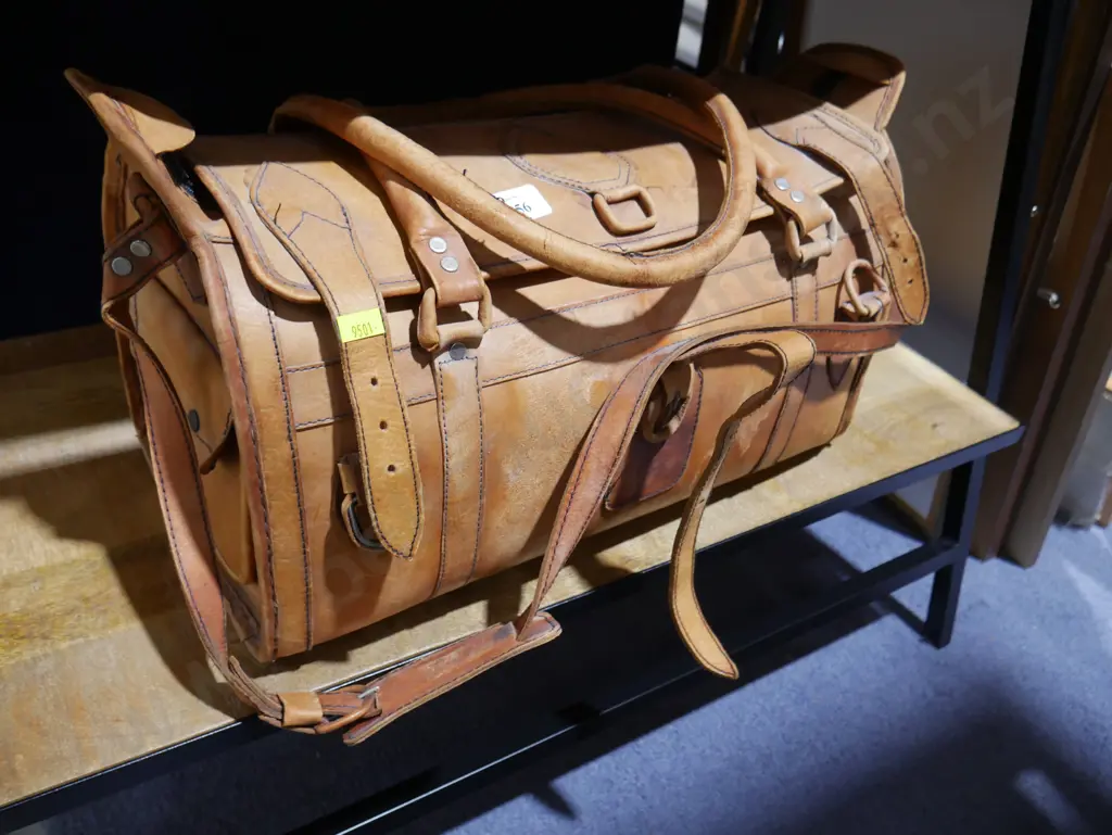Leather bag Image 1++