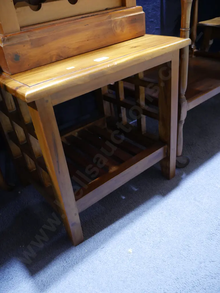 Side table Image 1++