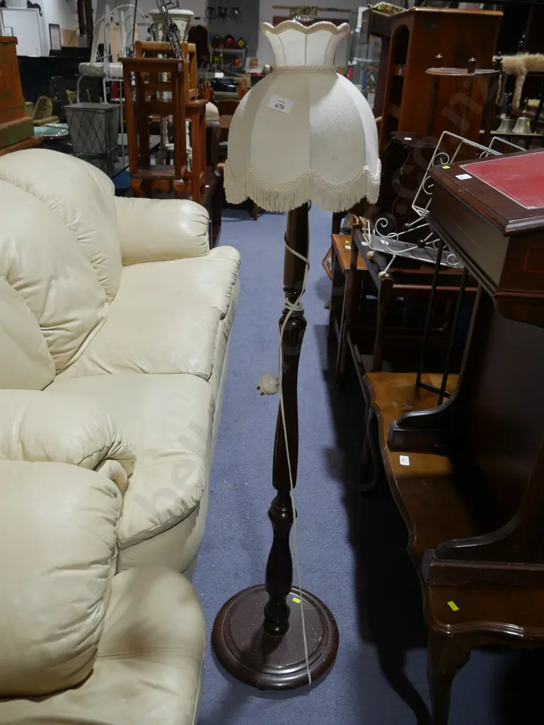 Standard lamp Image 1++