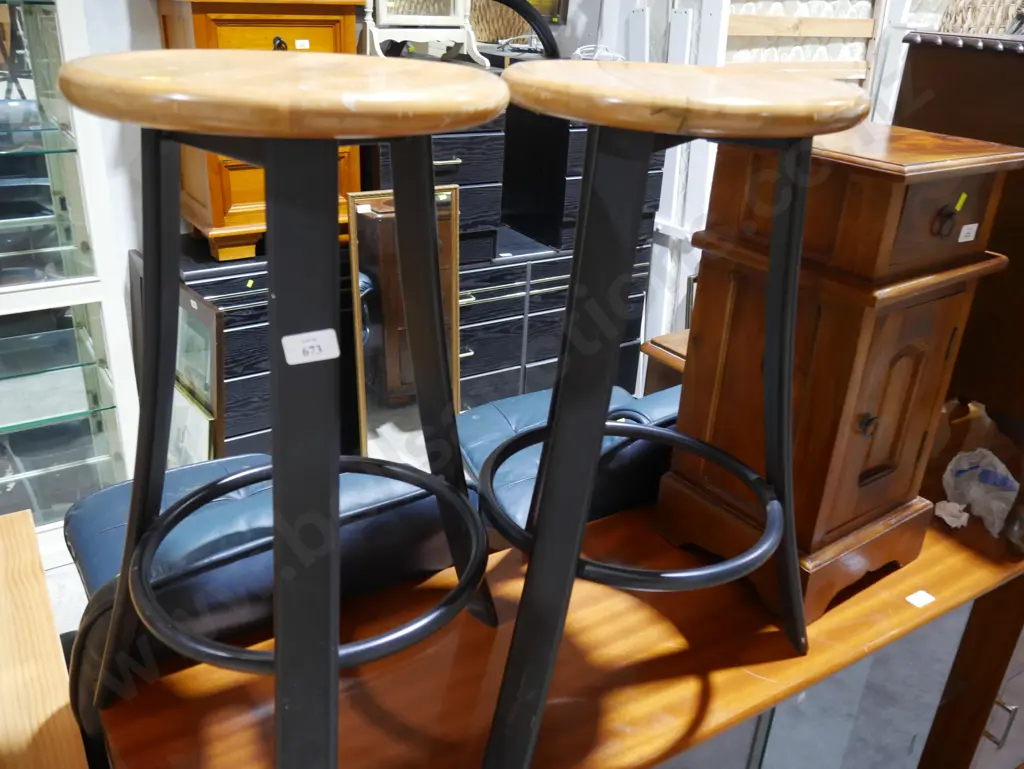 2 barstools Image 1++