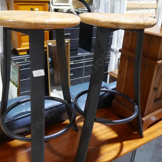 2 barstools