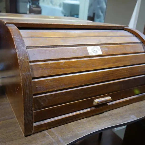 Roll top bread box