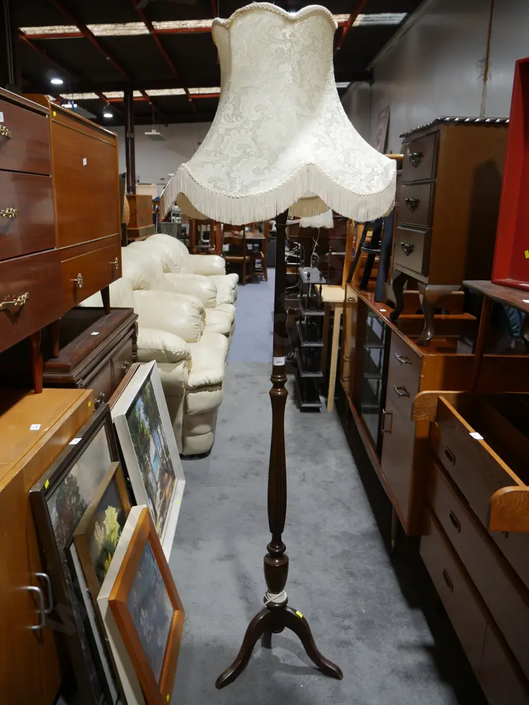 Standard lamp Image 1++