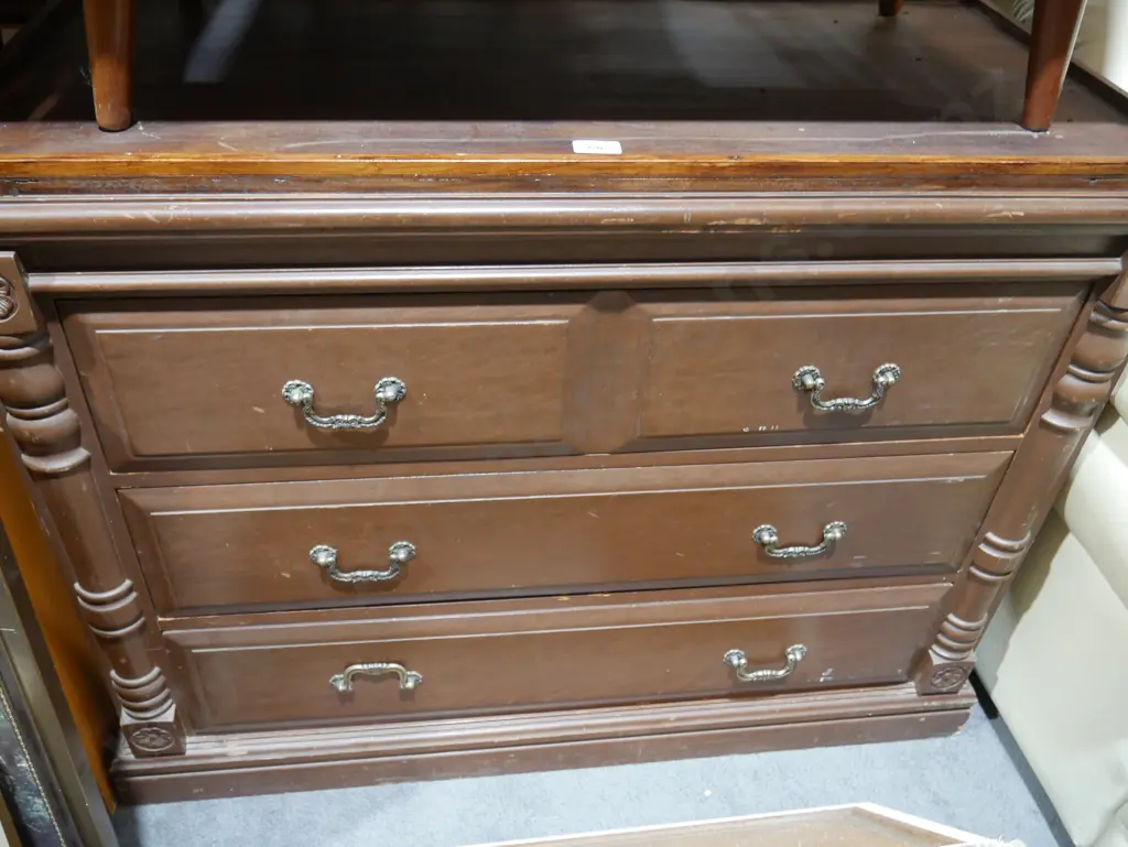 3 drawer chest Image 1++
