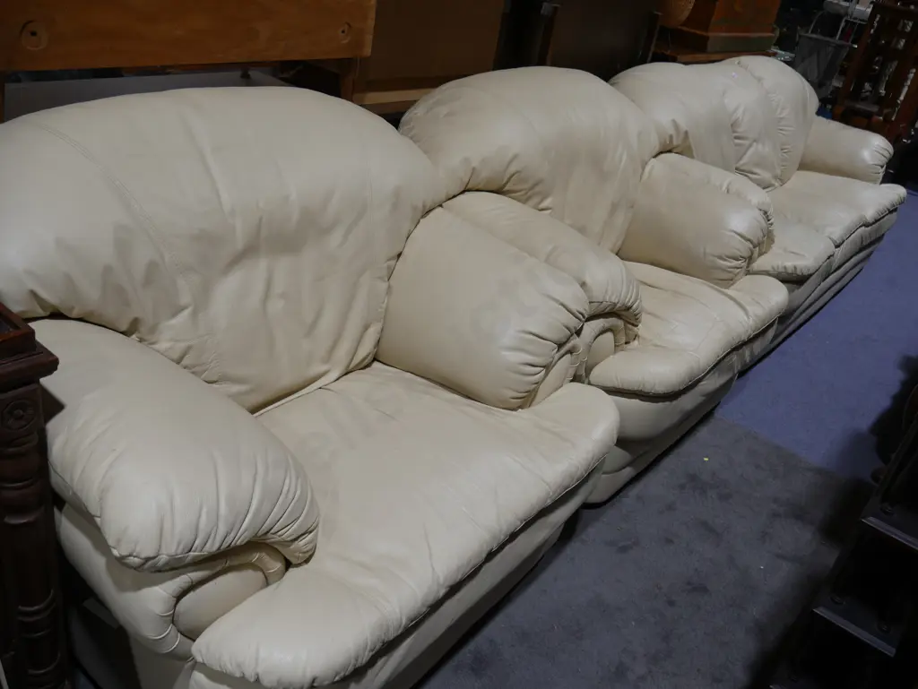 3 piece cream lounge suite Image 1++
