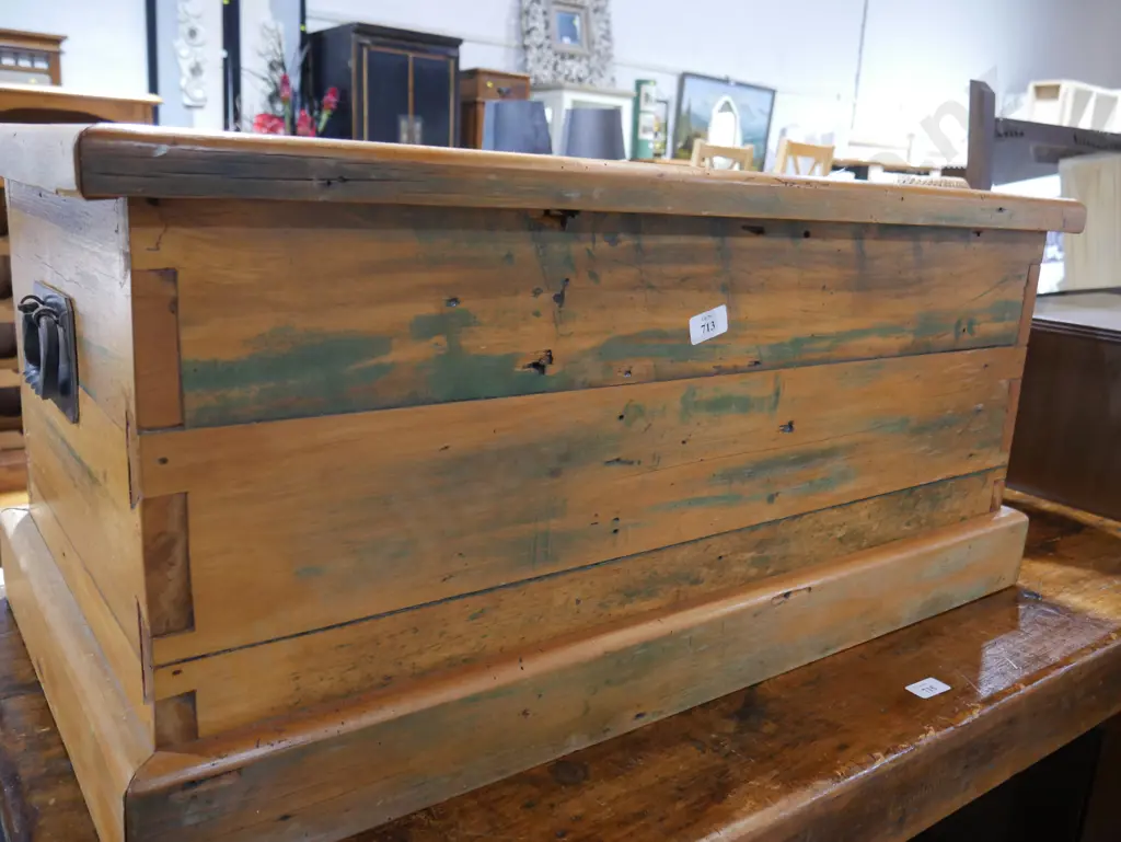 Blanket box and cushions Image 1++