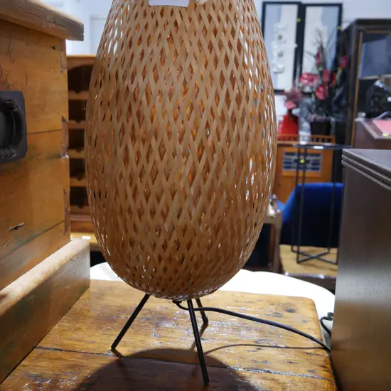 Table lamp