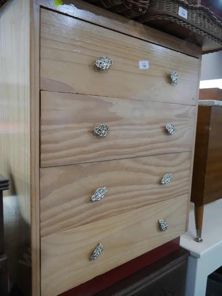 4 drawer chest Image 1++
