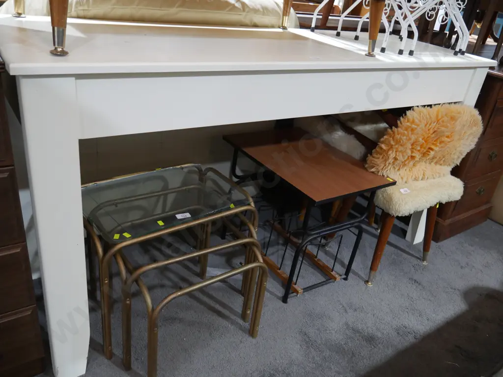 White painted side table Image 1++