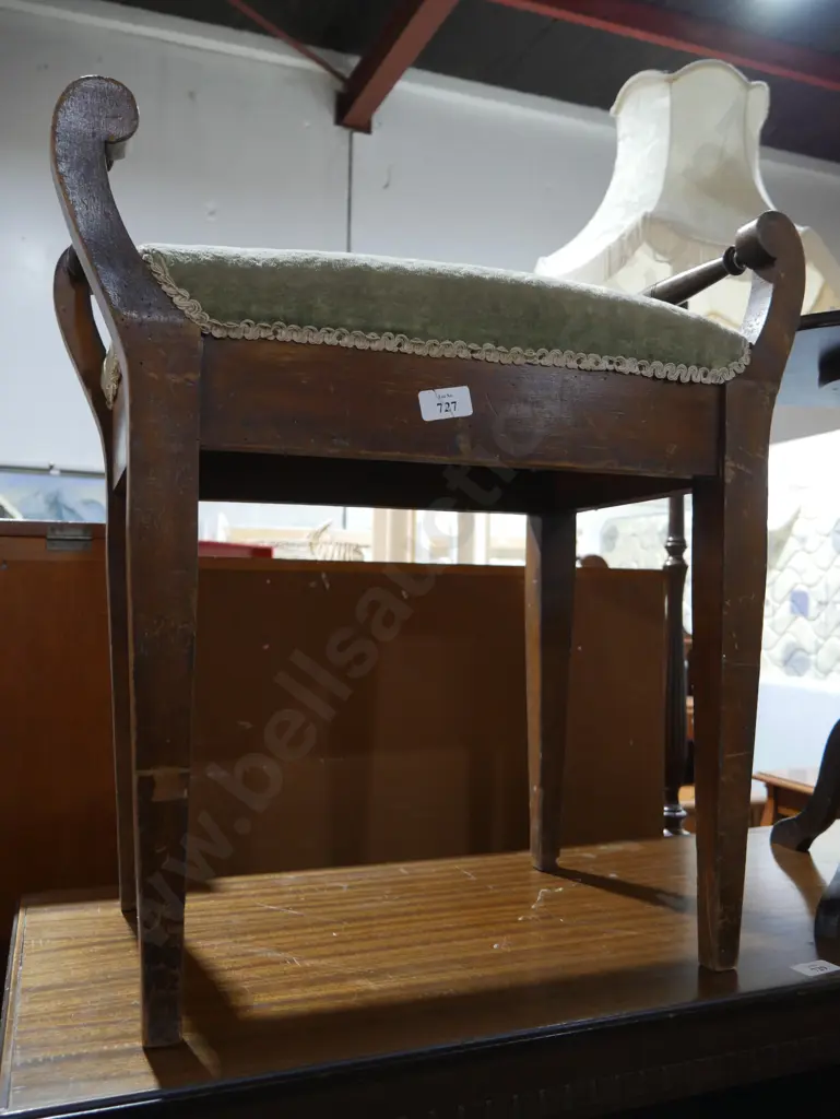 Piano stool Image 1++