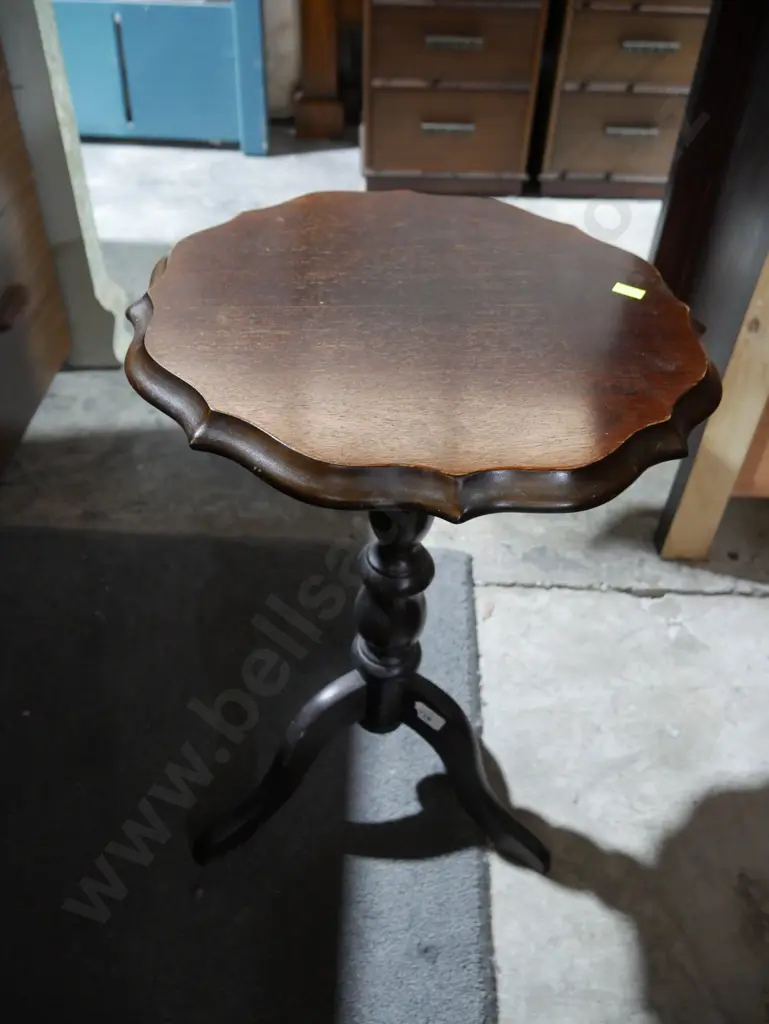 Wine table Image 1++