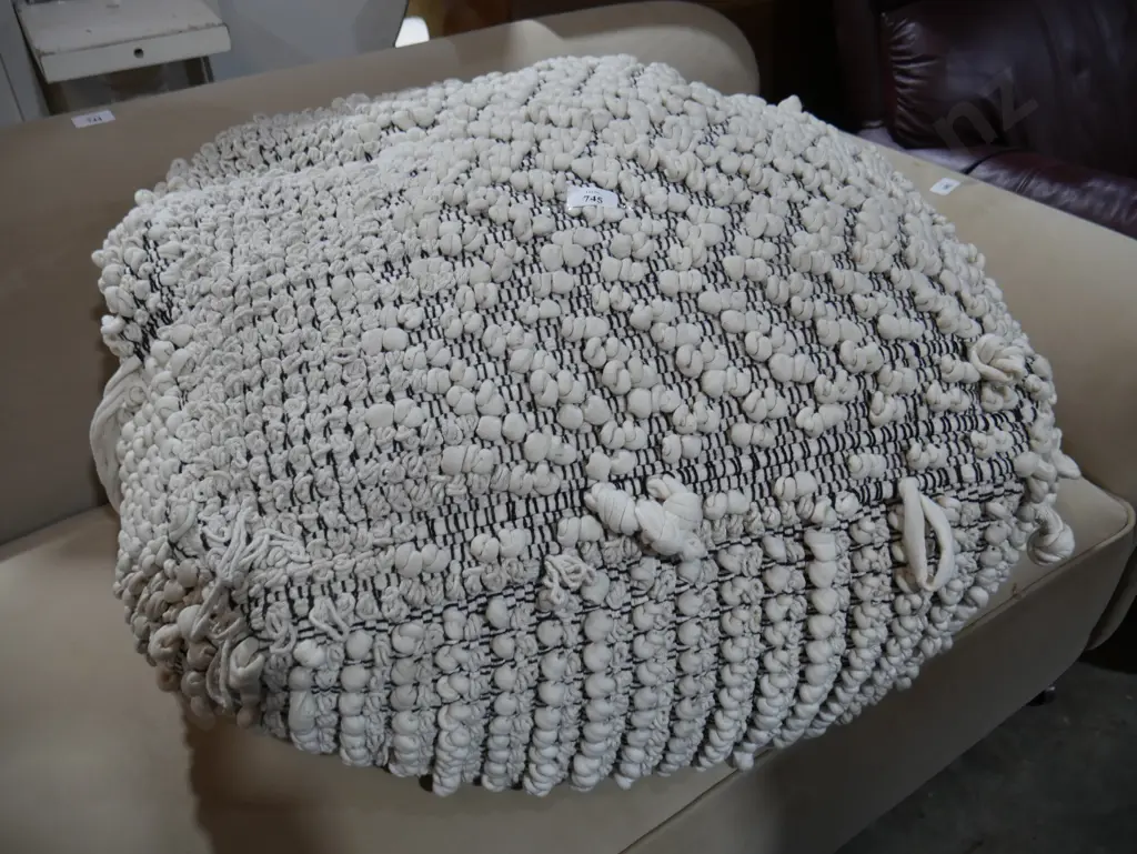 Bean bag Image 1++