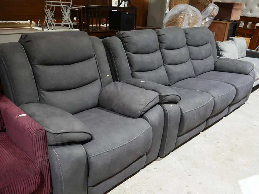 2 Piece lounge suite Image 1++