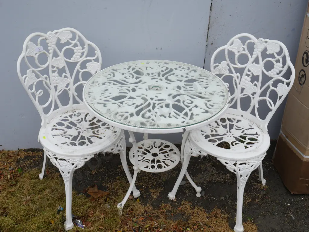 White metal table and two chairs Image 1++