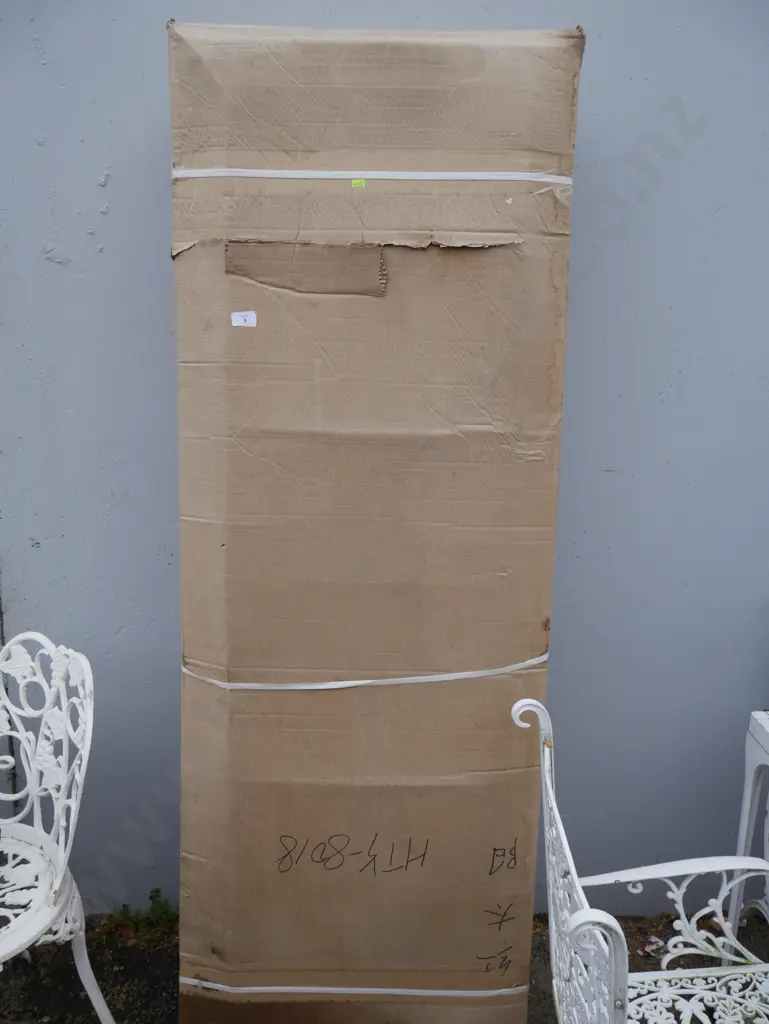 Swing seat - (New in box) Image 1++