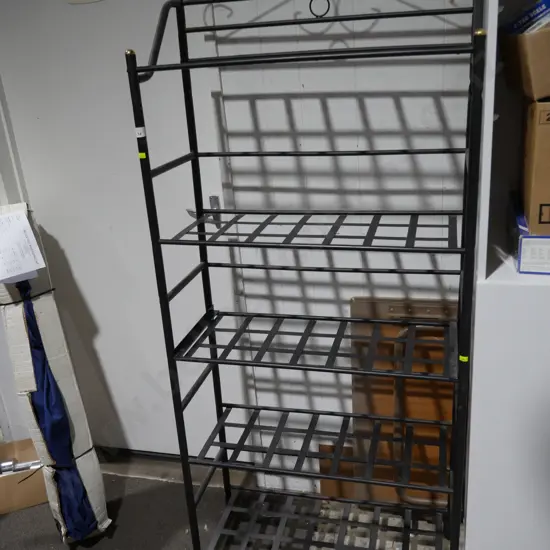 Metal shelf unit
