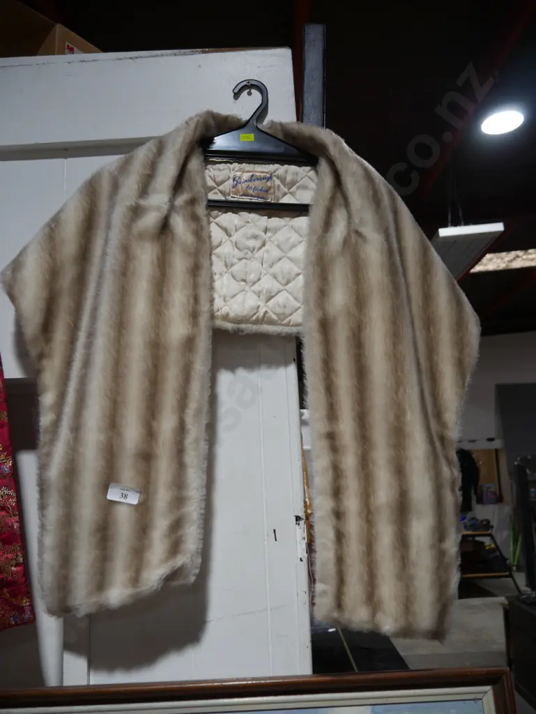 Fur shawl Image 1++