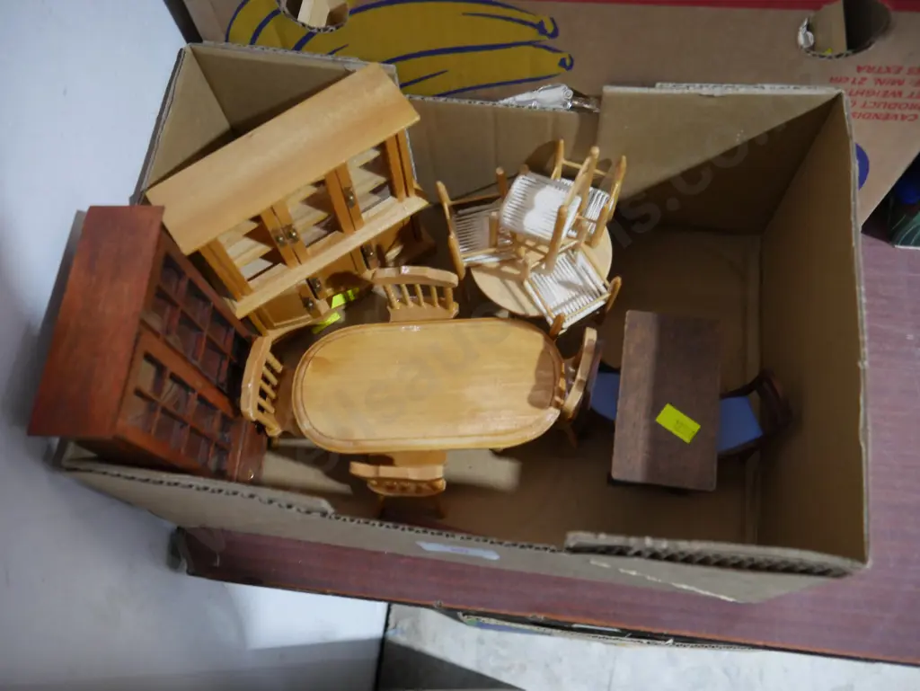 Dolls house furniture Image 1++