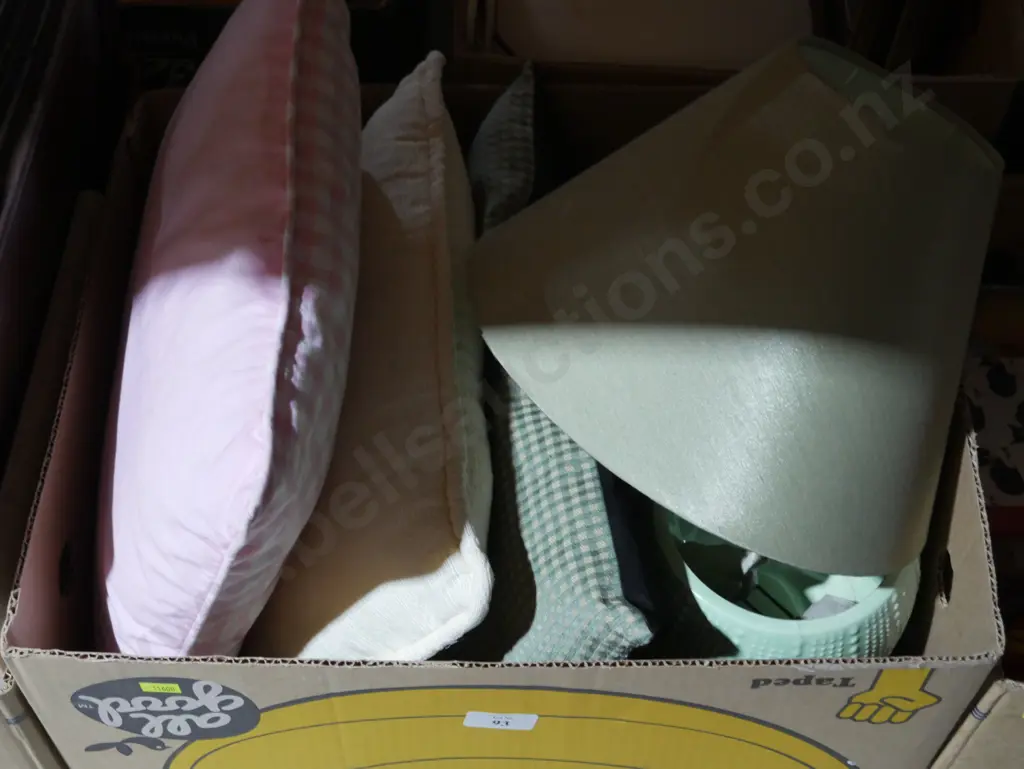 Books, cushions etc Image 1++