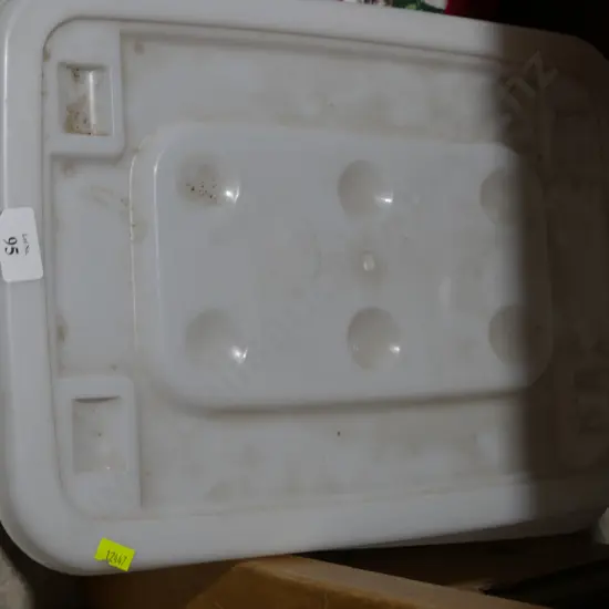 Storage container